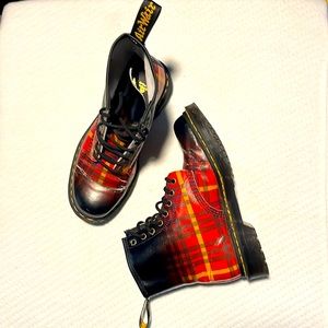 Dr. Martens 1460 red tartan lace up boots women’s size 8 Doc Martens plaid